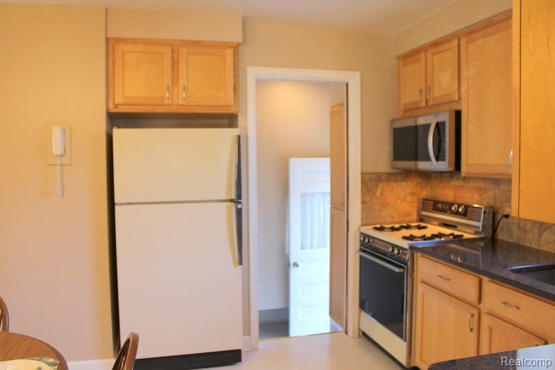 9854 Sterling Avenue, Allen Park, MI 48101 — Photo 15