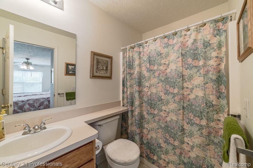 2647 KERRIA Drive, Howell, MI 48855 — Photo 30