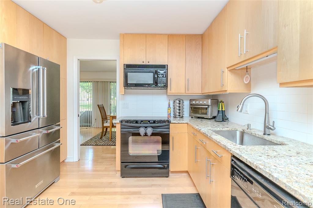 7308 Creek View Circle, West Bloomfield, MI — Photo 20