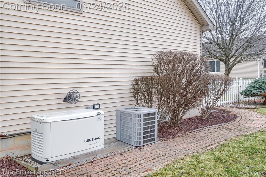 7095 Woods West Drive, Flushing, MI 48433 — Photo 6