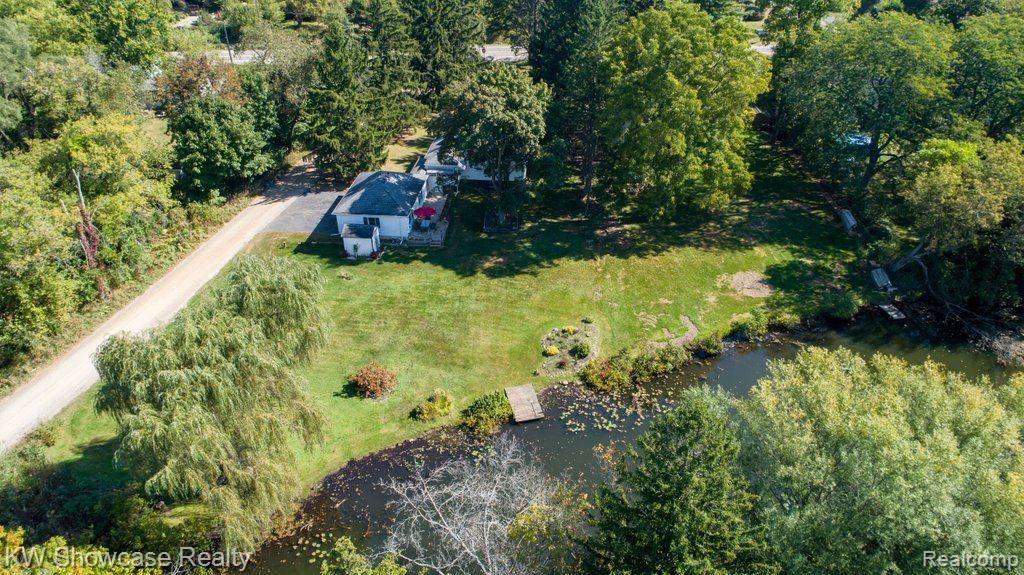 574 YOUNG Road, White Lake, MI 48383 — Photo 8