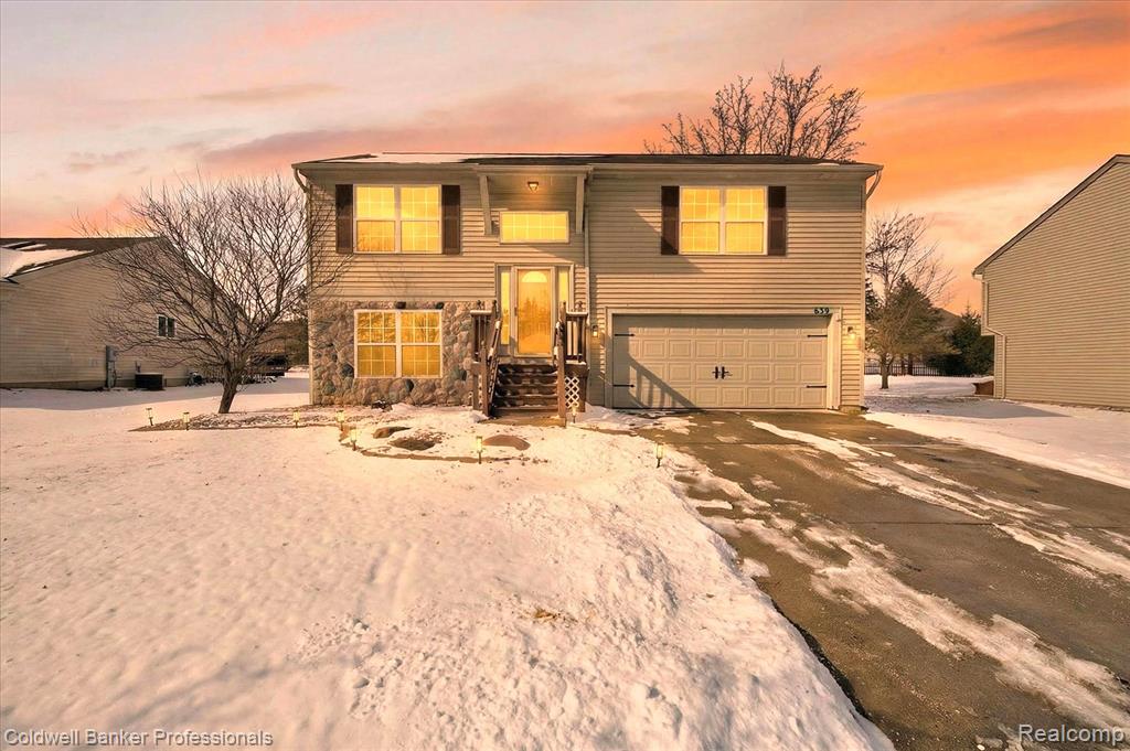 639 Andover Woods Drive, Fenton, MI 48430 — Photo 27