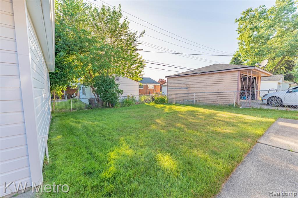 8487 Salem Lane, Dearborn Heights, MI 48127 — Photo 4