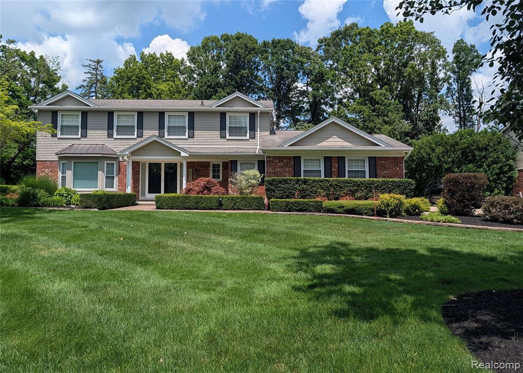 2374 Kingsbury Drive, Troy, MI 48098
