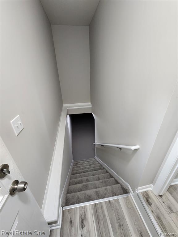 700 W GARDENIA Avenue, Madison Heights, MI 48071 — Photo 26
