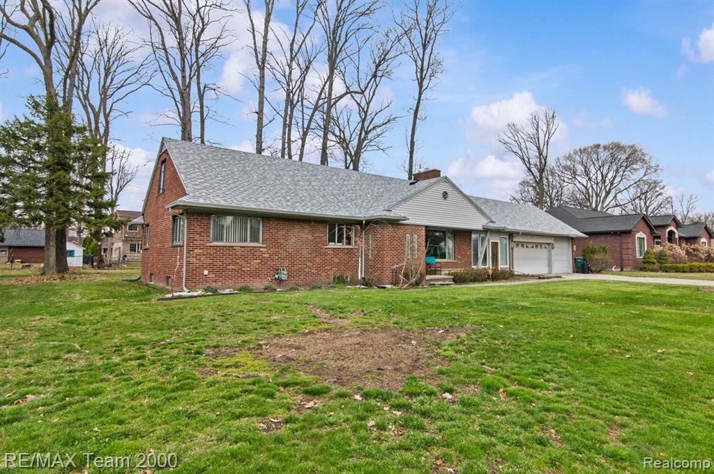 675 WOODCREST Drive, Dearborn, MI 48124 — Photo 3