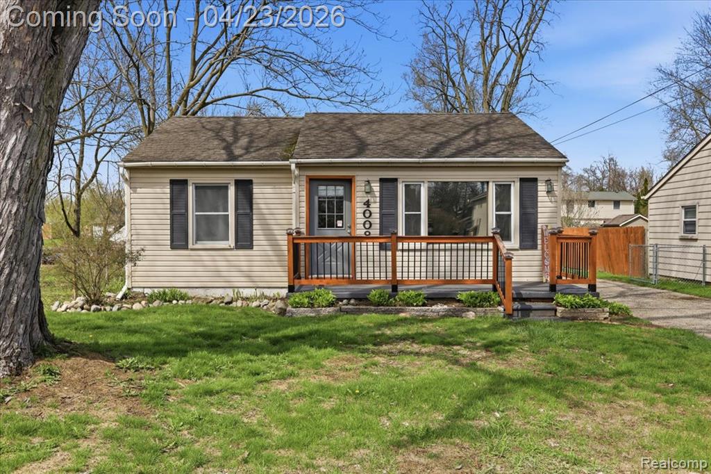 4008 Woodmere Drive, Waterford, MI 48329 — front exterior