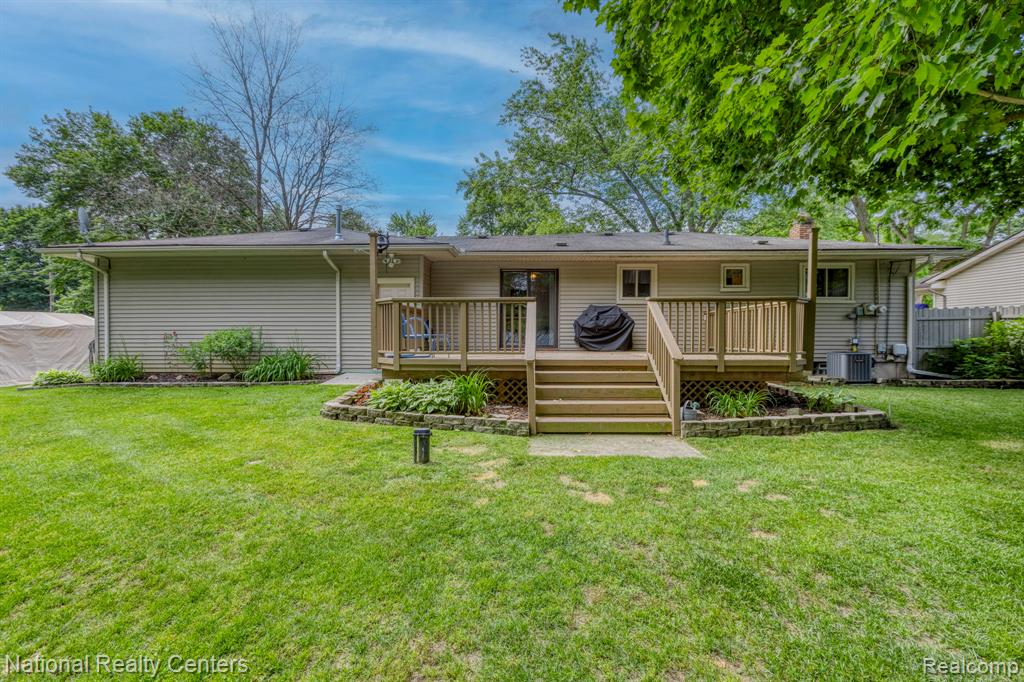 9150 Maplewood Drive, White Lake, MI — Photo 28