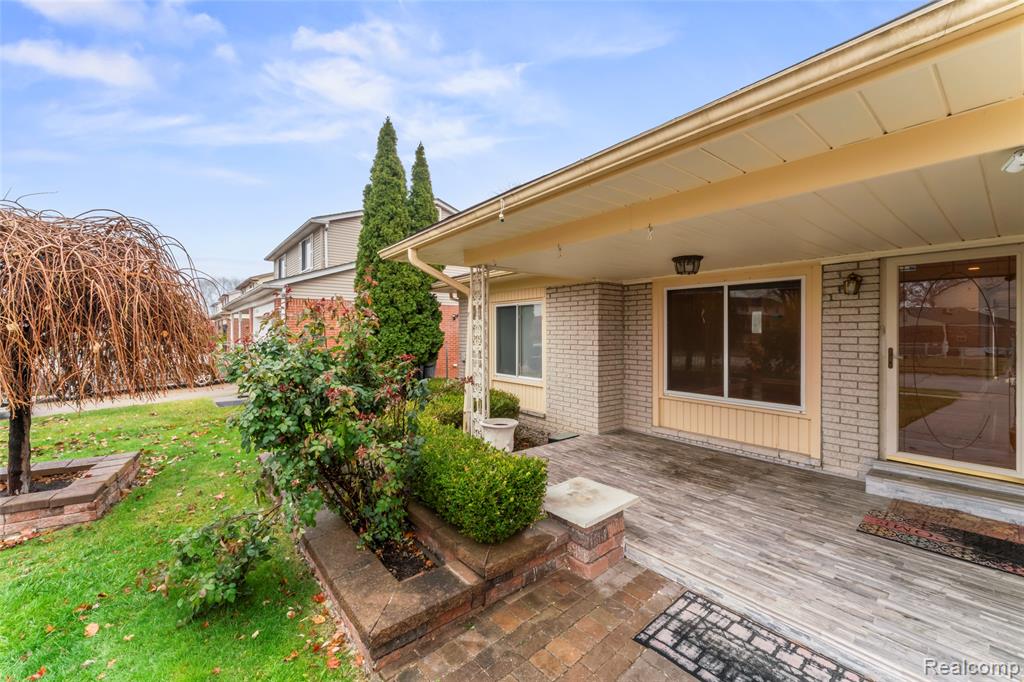 4822 Peachtree Drive, Sterling Heights, MI 48310 — Photo 5