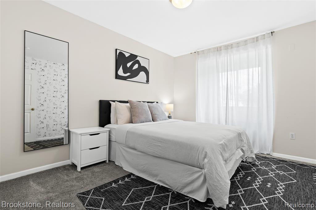 400 LA PLAZA, Royal Oak, MI 48073 — Photo 33