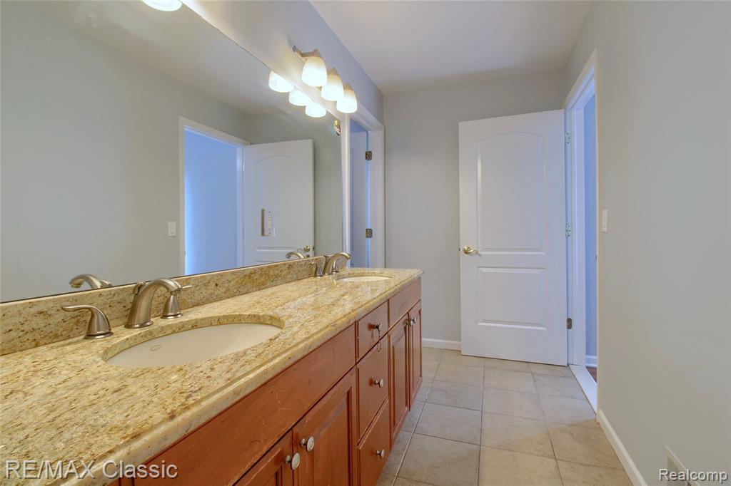 761 Nissen Court, Wixom, MI 48393 — Photo 37