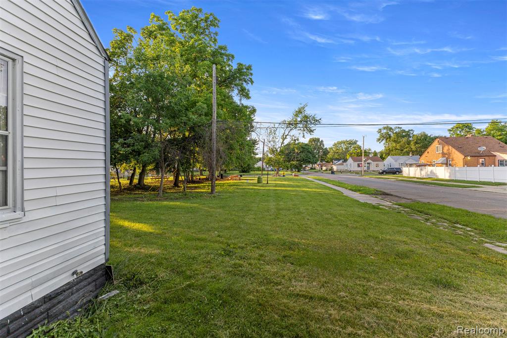 7415 Plainview Avenue, Detroit, MI 48228 — Photo 29