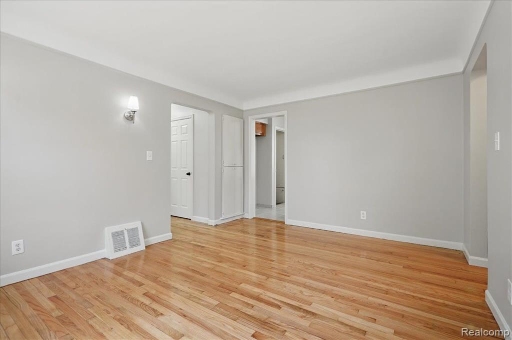46 E LONGFELLOW Avenue, Pontiac, MI 48340 — Photo 11