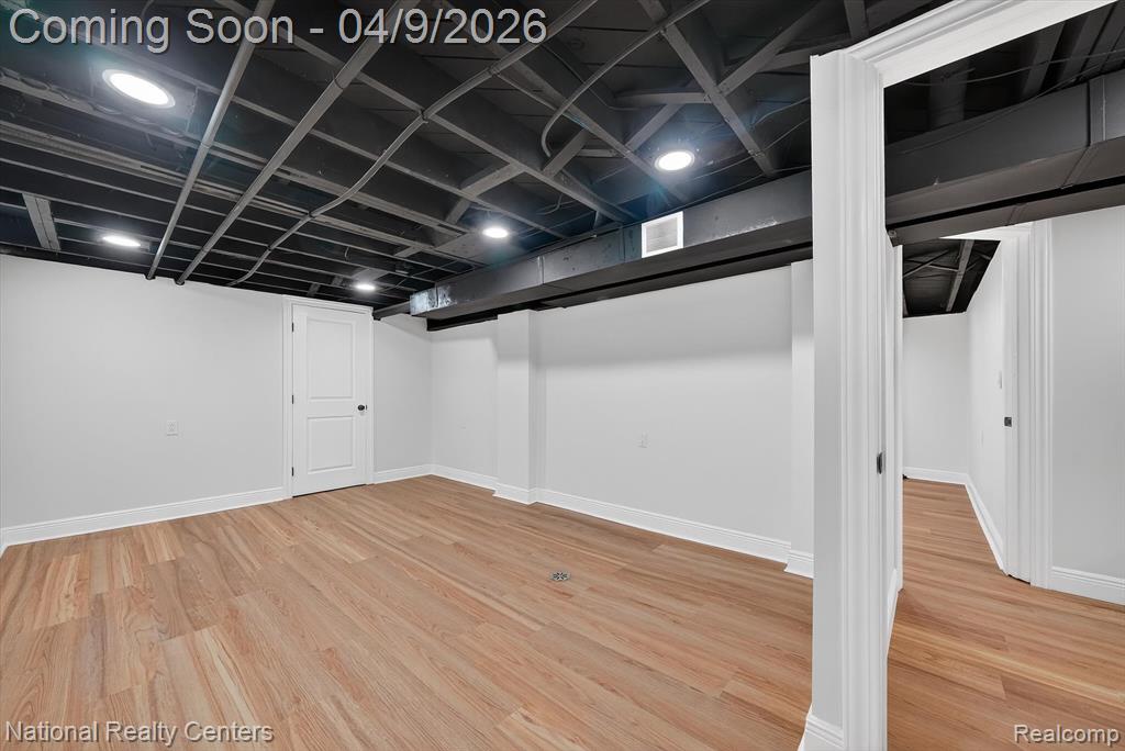 205 Royal Park Lane, Madison Heights, MI 48071 — Photo 35