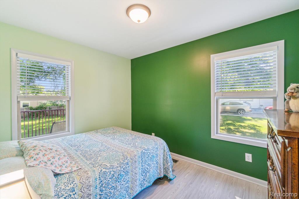 4235 RED ARROW Road, Flint, MI 48507 — Photo 9
