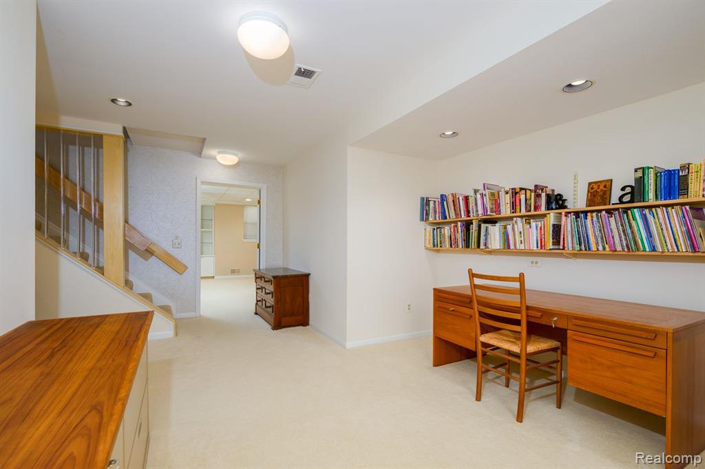 2462 HICKORY GLEN Drive, Bloomfield Hills, MI 48304 — Photo 23