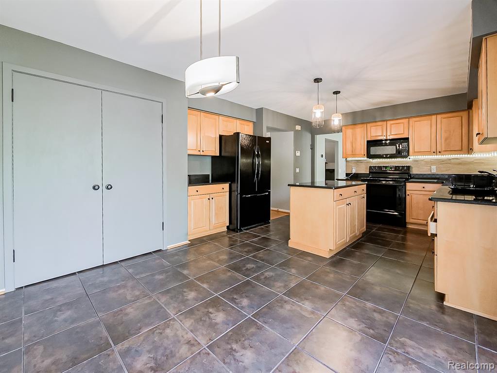 878 River Bend Drive, Rochester Hills, MI 48307 — Photo 4