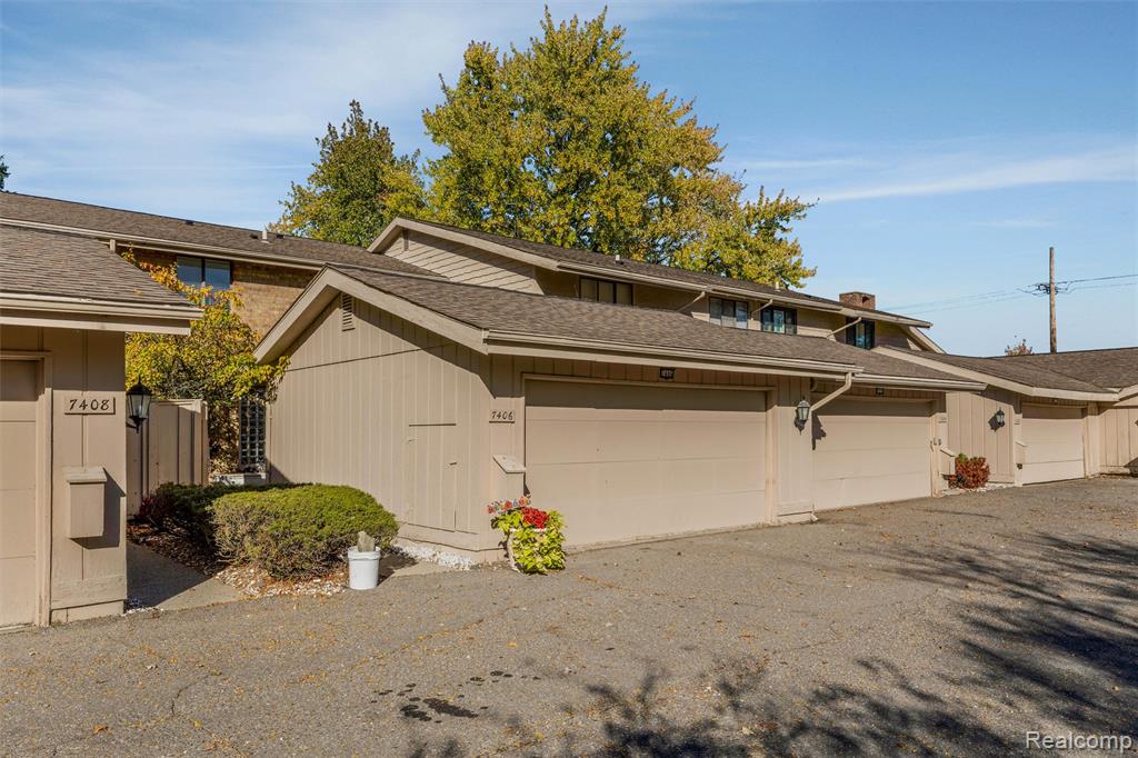 7406 Pebble pt, West Bloomfield, MI — Photo 40