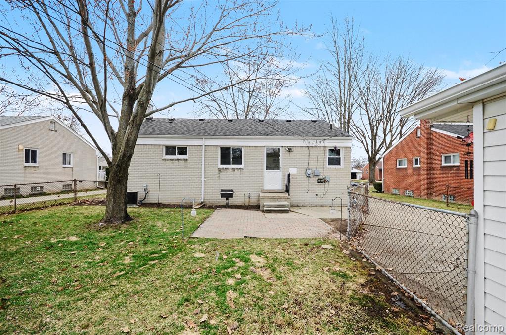 9871 Doris Street, Livonia, MI 48150 — Photo 19