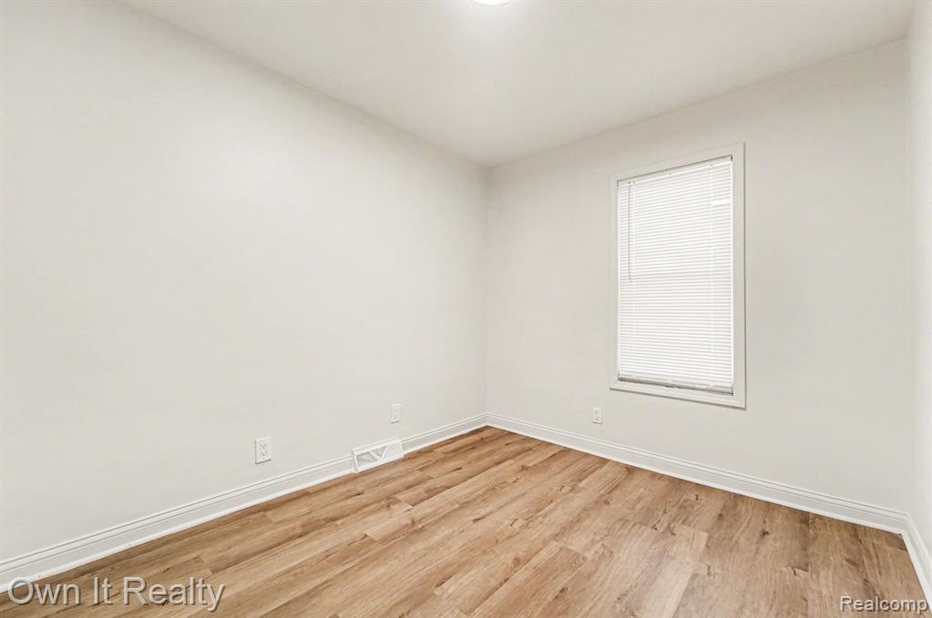 25605 Yale Street, Dearborn Heights, MI 48125 — Photo 15