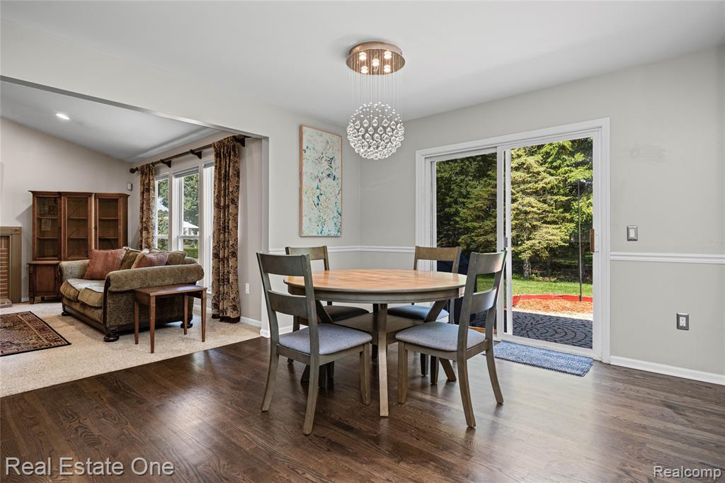 7570 Greenway Lane, West Bloomfield, MI 48324 — Photo 28
