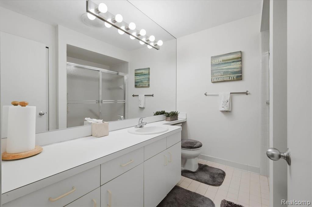 6680 Ridgefield Circle, 101, West Bloomfield, MI — Photo 16