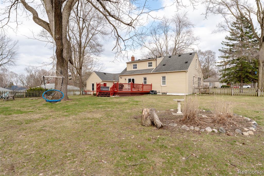 723 Globe Road, Waterford, MI 48328 — Photo 16