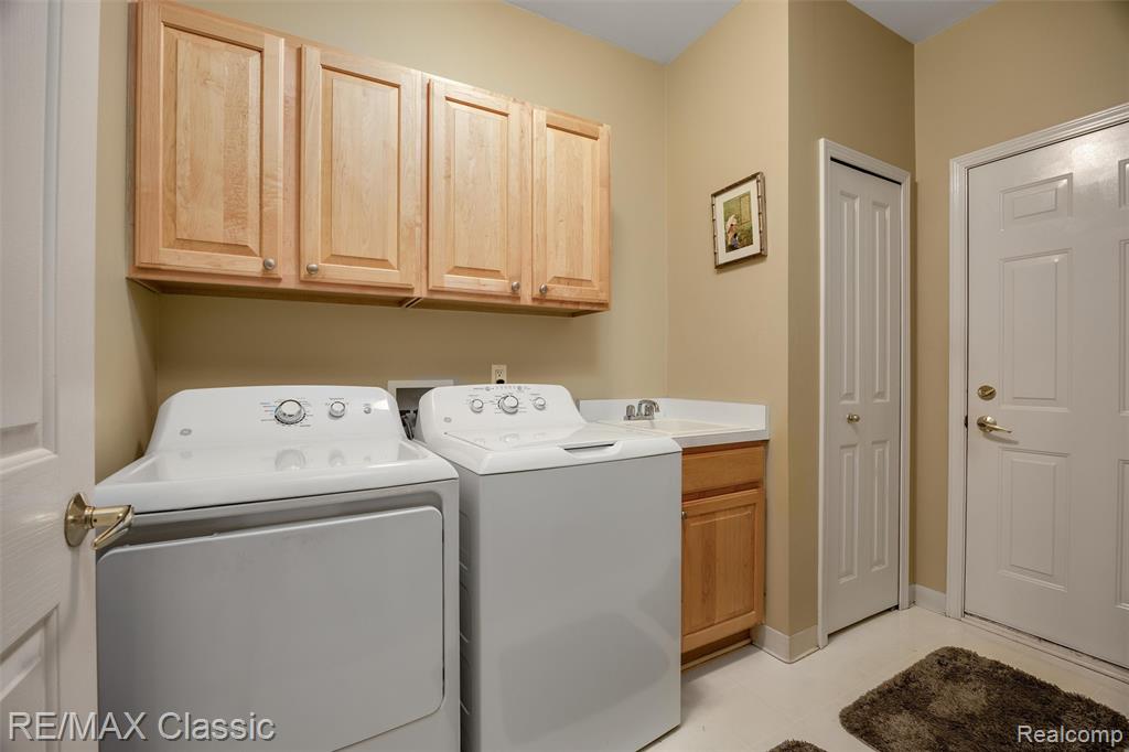 16934 Lochmoor Circle W, Northville, MI 48168 — Photo 25