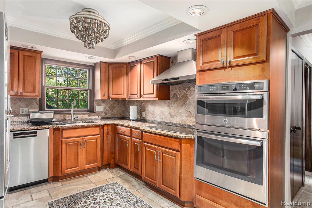 4408 Knightsbridge Lane, West Bloomfield, MI 48323 — Photo 10