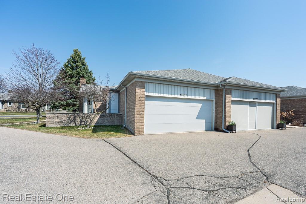 48790 Mill Bank Court, Utica, MI 48315 — Photo 34