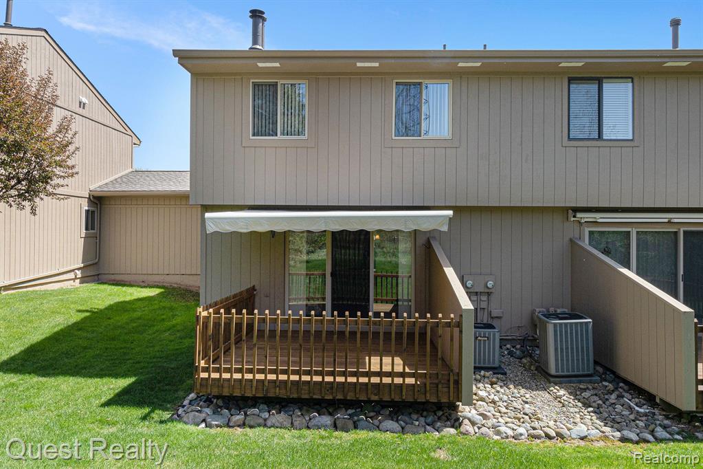 7897 MEADOW Drive, Waterford, MI 48329 — Photo 36