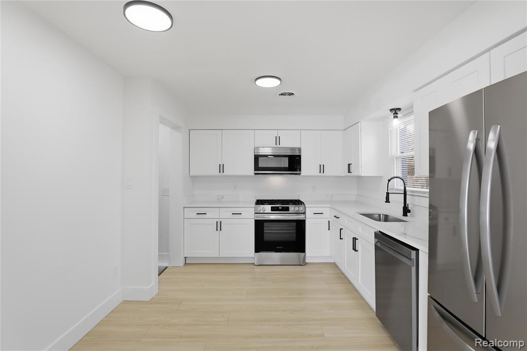 23509 Parklawn Street, Oak Park, MI 48237 — Photo 13