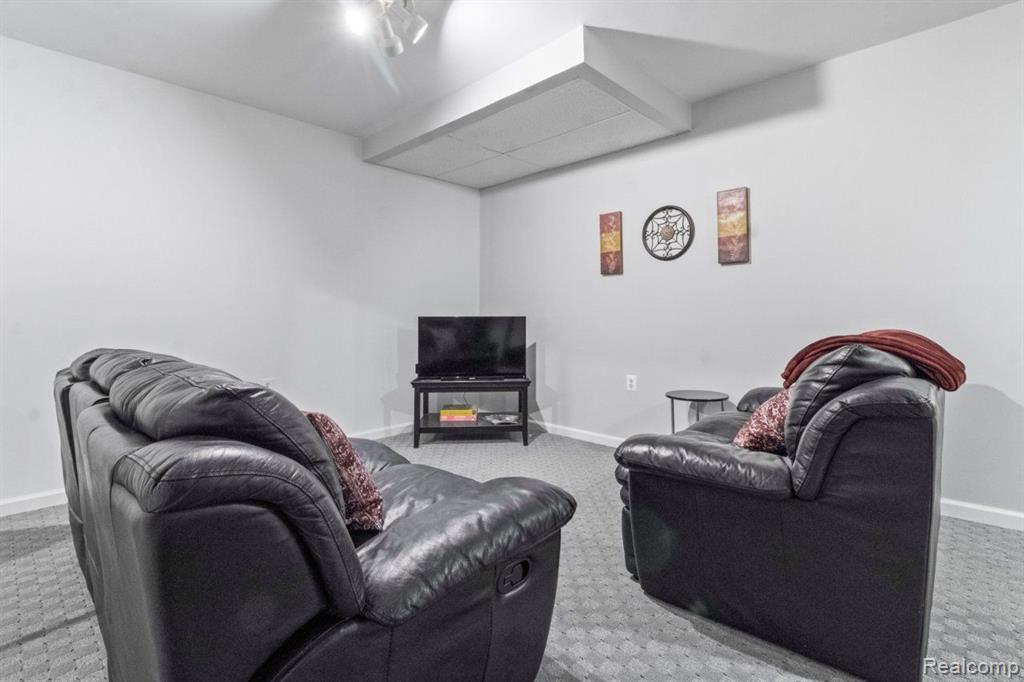 736 PINE TREE Road, Lake Orion, MI 48362 — Photo 19