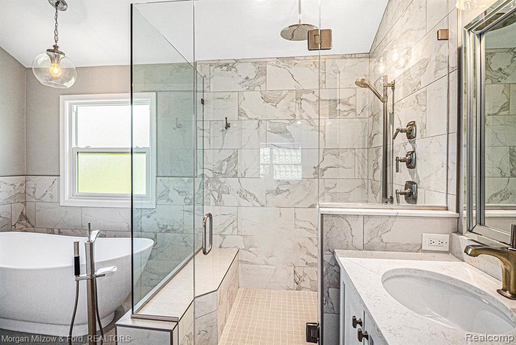 6822 Hubbard Circle, Clarkston, MI 48348 — Photo 18