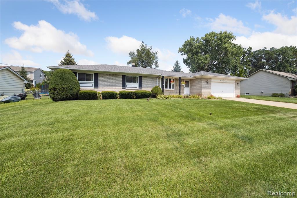 8268 Cooley Beach Drive, White Lake, MI — Photo 2