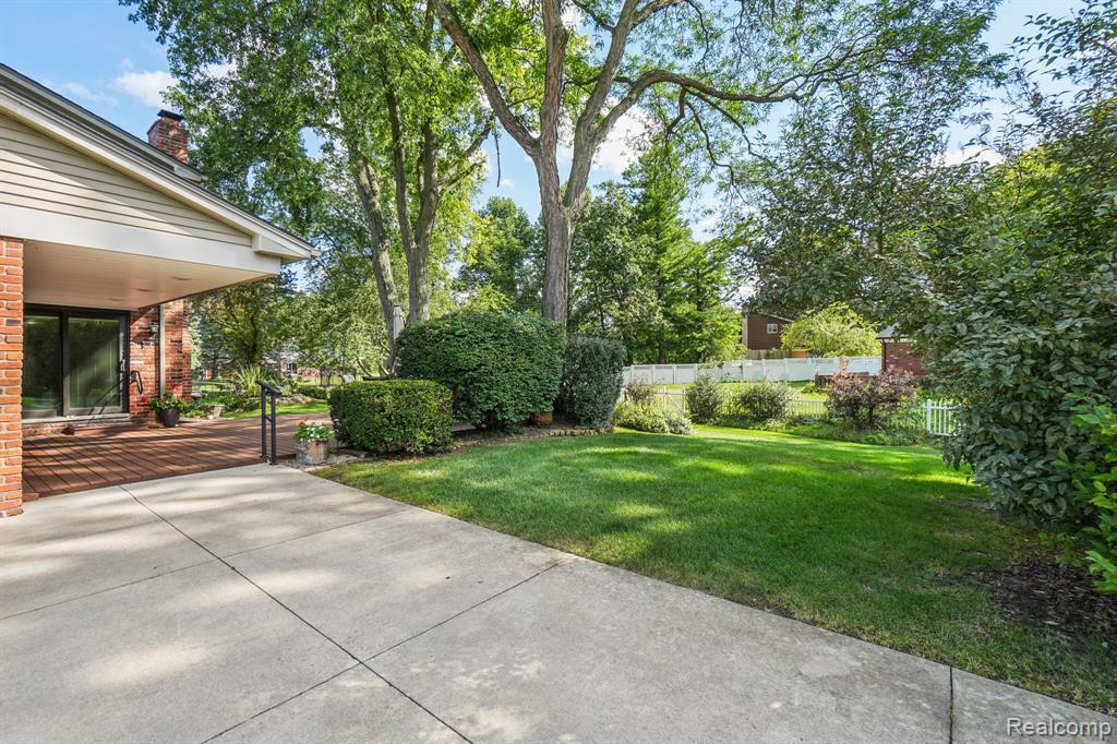 5372 Fieldcrest Drive, Shelby Twp, MI 48316 — Photo 3
