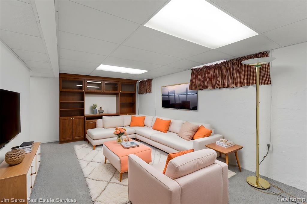 1525 Hollywood Avenue, Grosse Pointe Woods, MI 48236 — Photo 18