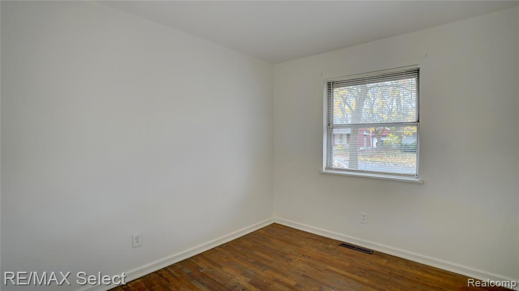4808 Alpha Way, Flint, MI 48506 — Photo 17