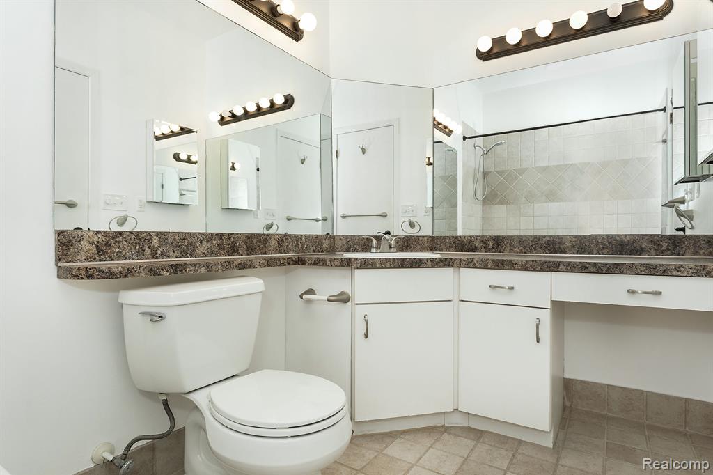 29371 LAUREL Drive, Farmington Hills, MI 48331 — Photo 13