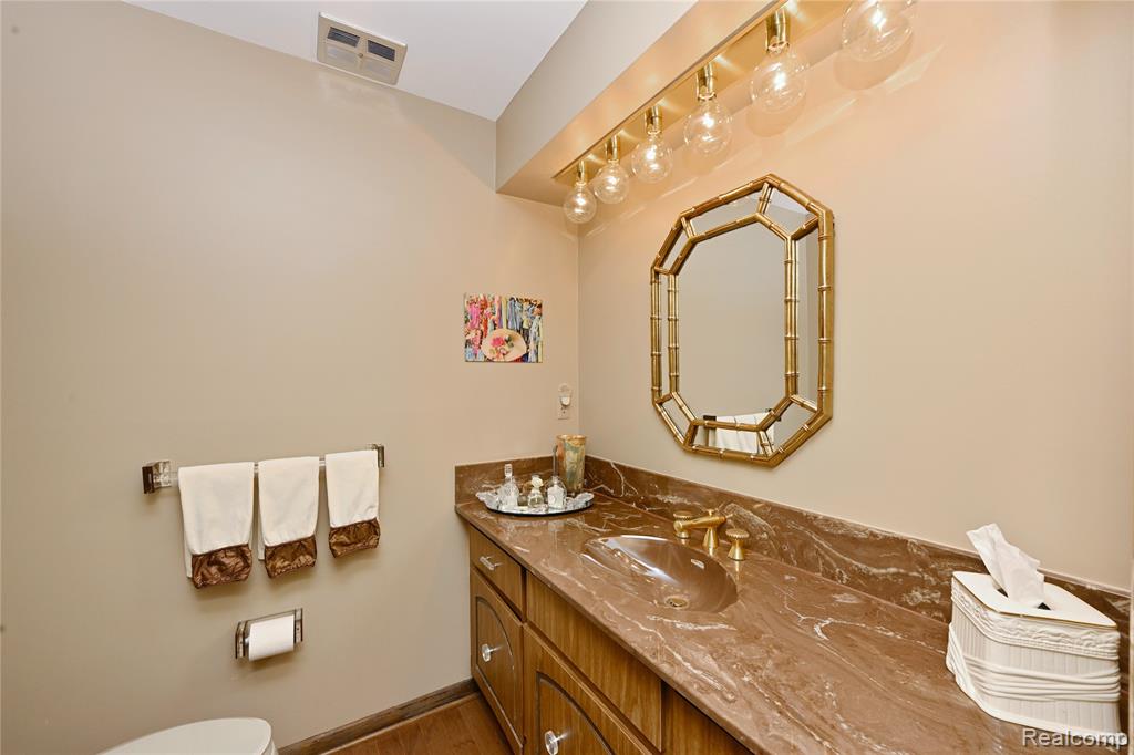6132 Ledgeway Drive, West Bloomfield, MI — Photo 16