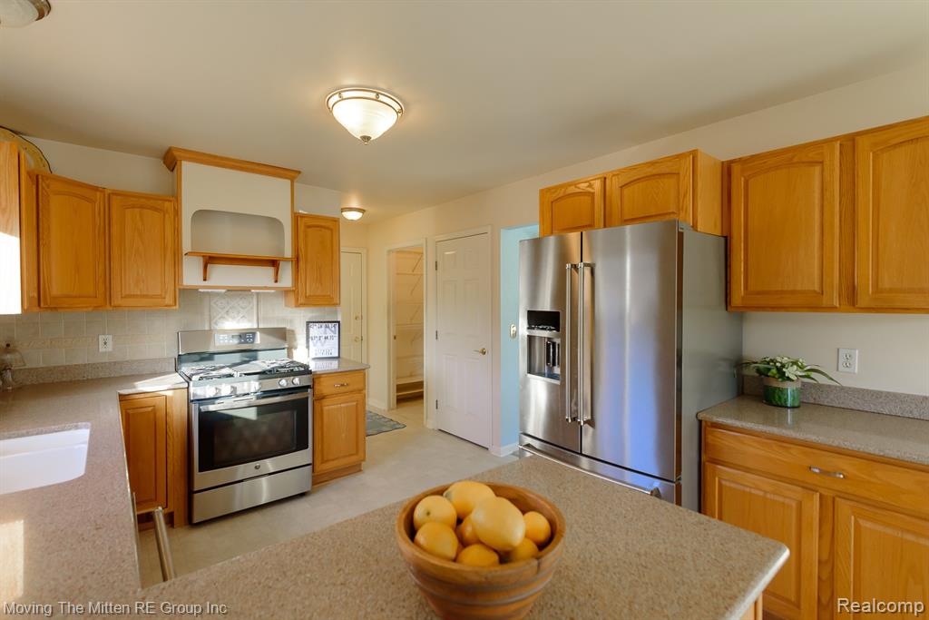 47663 Belmont Drive, Belleville, MI 48111 — Photo 10