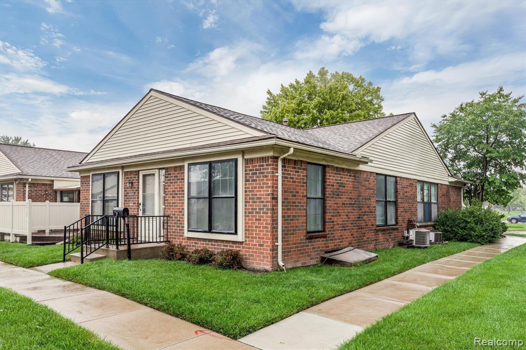 40160 NEWPORT Drive, Plymouth, MI 48170 — Photo 2