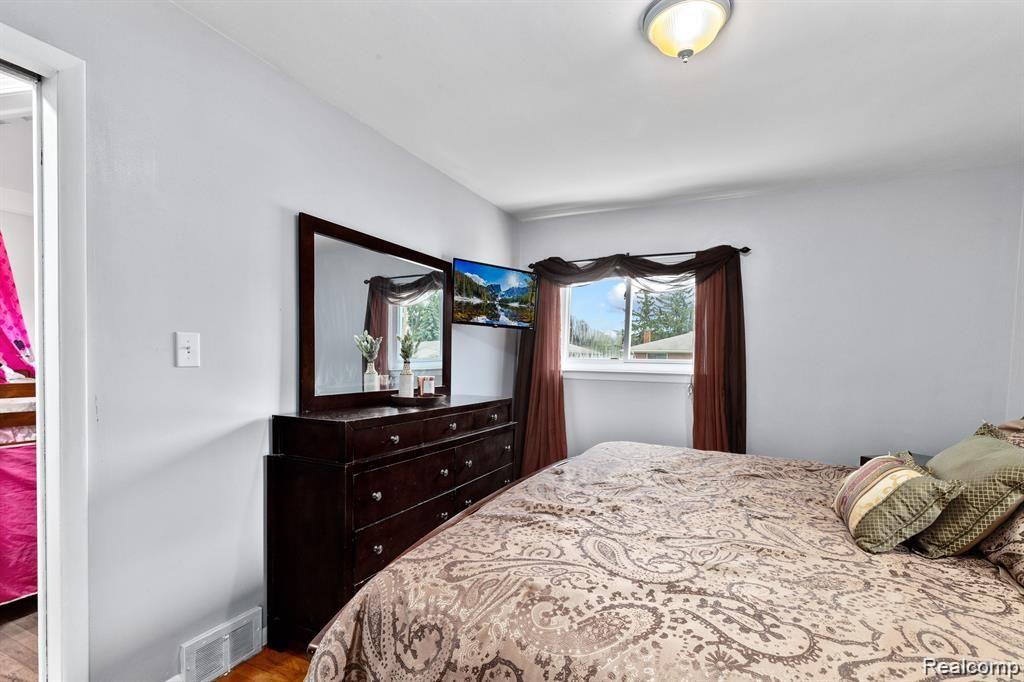 8575 DARLENE Street, Warren, MI 48093 — Photo 18