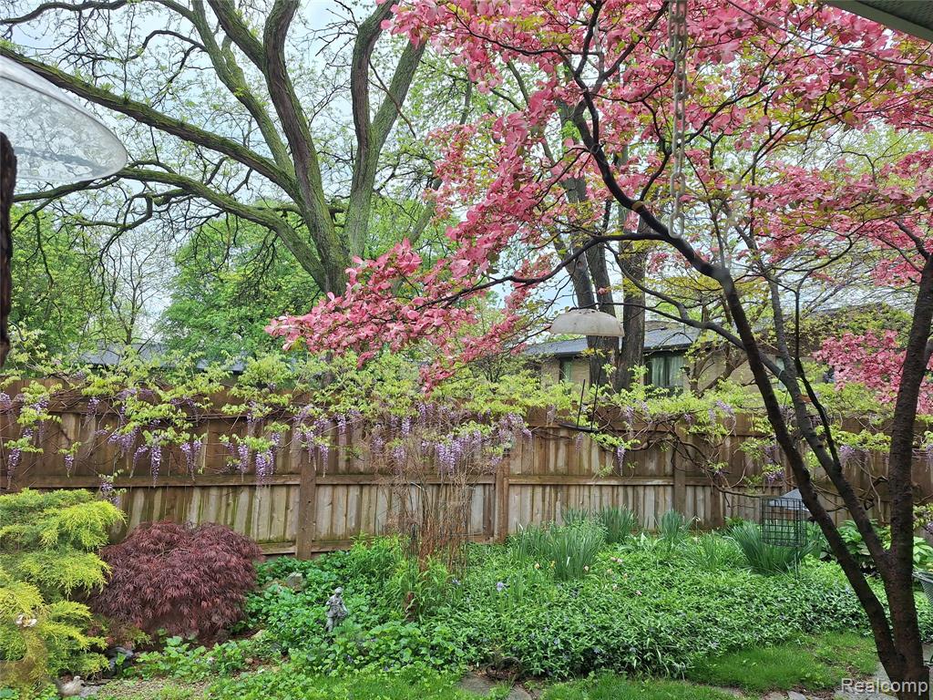 1512 Chateaufort Place, Detroit, MI 48207 — Photo 22