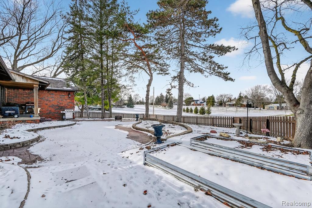 5397 Sutton Place, Grand Blanc, MI 48439 — Photo 37