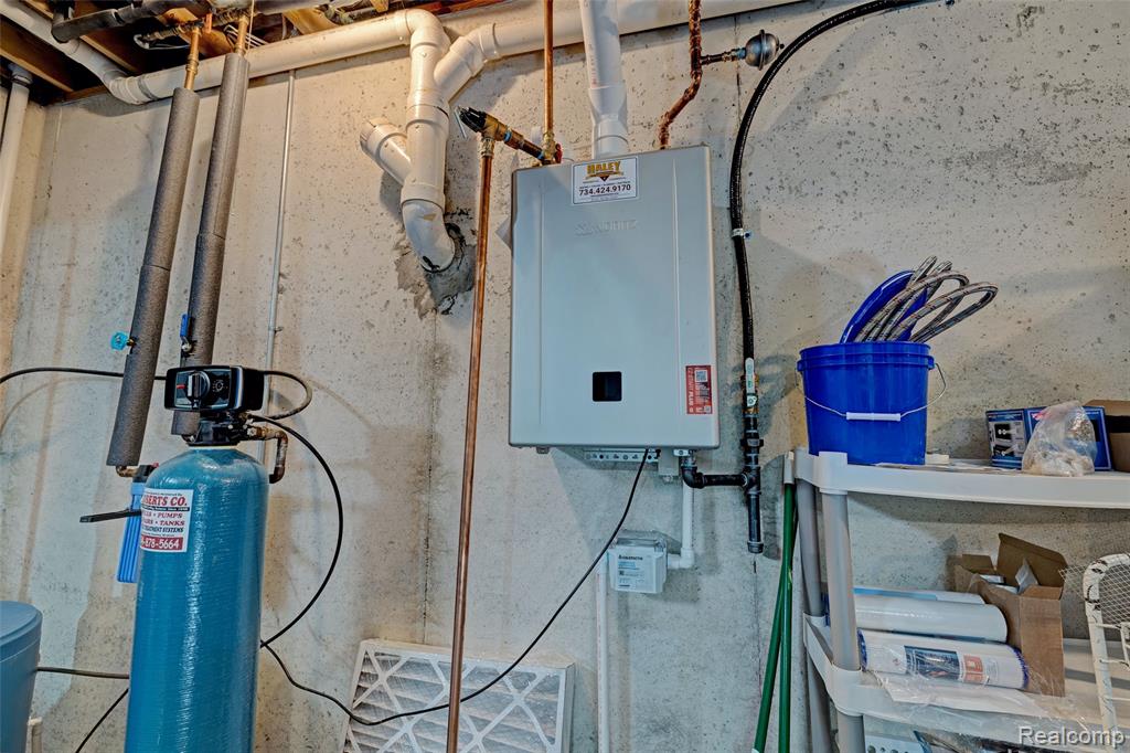 9619 Tree Top Court, Pinckney, MI, 48169