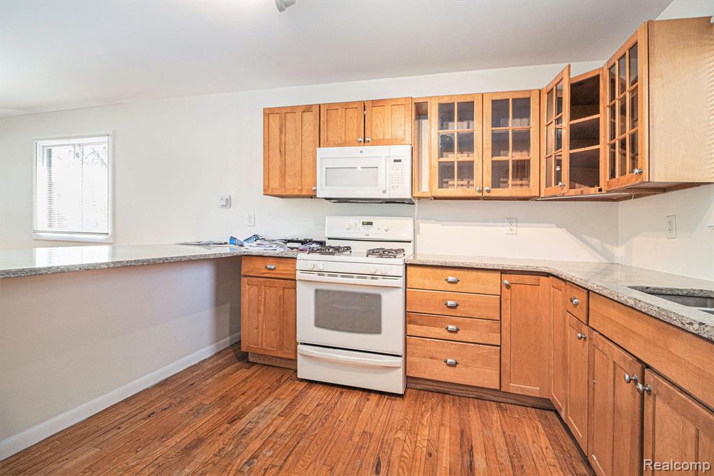 1376 MCCARTHY, Ypsilanti, MI 48198 — Photo 6