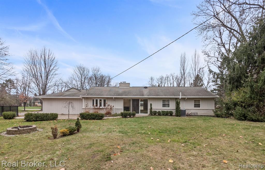 1909 Marie Circle, Bloomfield Hills, MI 48302 — Photo 20