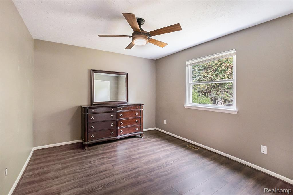 621 Vincent Street, Pinckney, MI 48169 — Photo 9