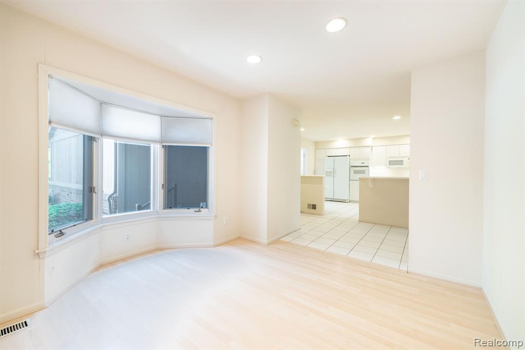 9854 HAWTHORNE GLEN Drive, Grosse Ile, MI 48138 — Photo 10